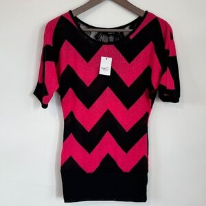 NWT - Retro Y2K Pink Black Chevron Dolman Sleeve Tee Size S New Wave Preppy Pop